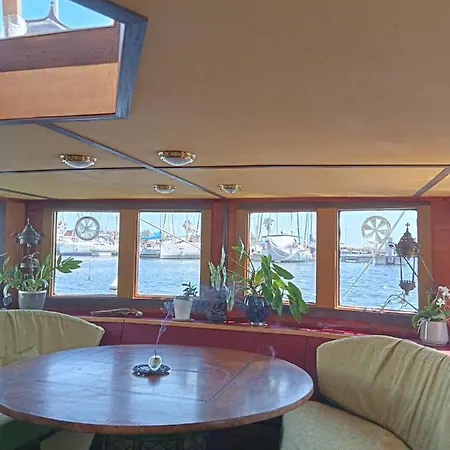Hotel Bateau De Pirates Gruissan Esterno foto