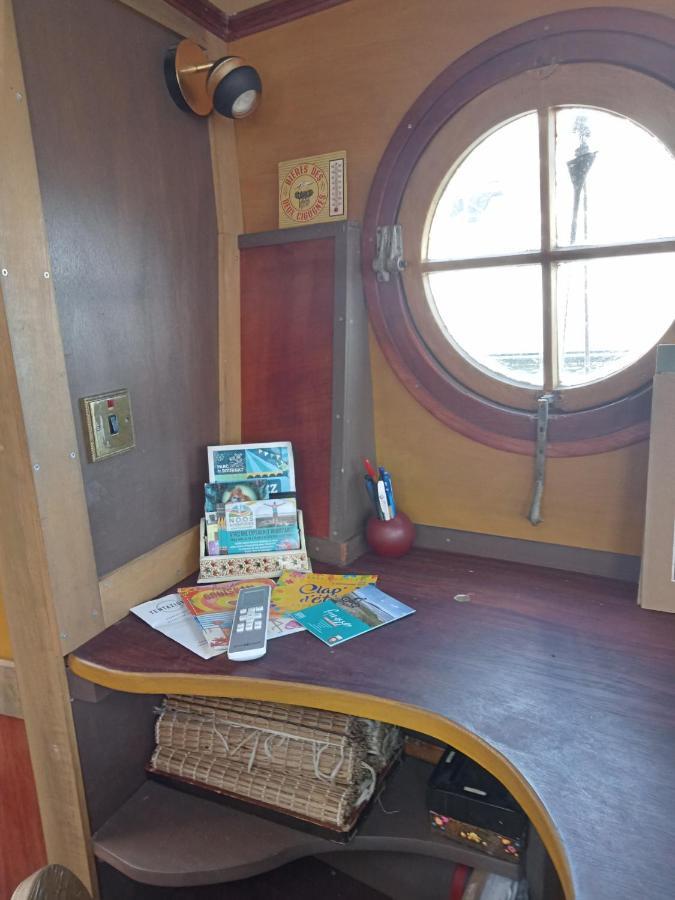 Botel Bateau De Pirates *